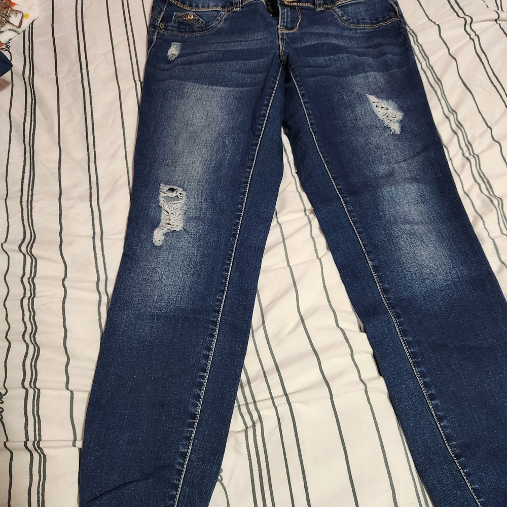 Stylish Distressed Skinny Jeans in Dark Blue
